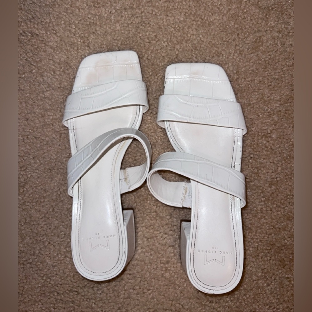 Marc Fisher LTD Embossed Leather White Block Heel Slide Sandal Size 7.5